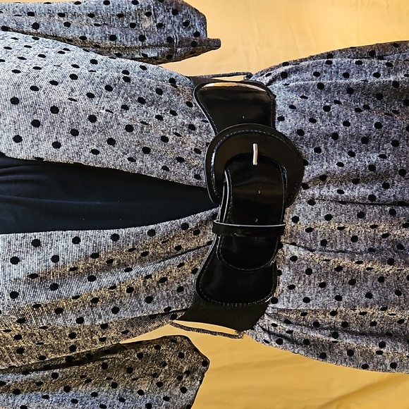 Heart Soul Gray blouse with attached cami and wide belt - Picture 4 of 12